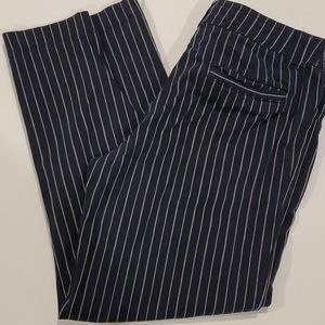 Jones New York Capri Size 6. Blue white stripe